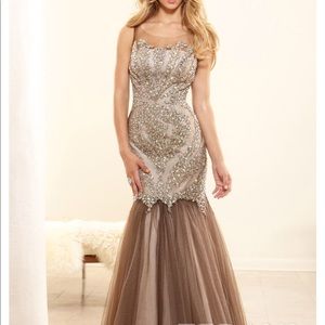 NWT Terani Couture P3117